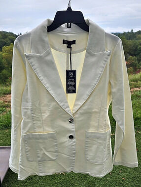 DG2 BY Diane Gilman White Blazer Size Large